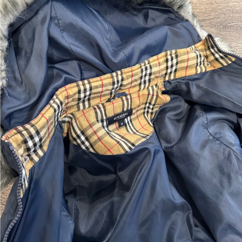 Authentic Burberry Navy Jacket with Faux Fur Hood - Picture 12 of 12
